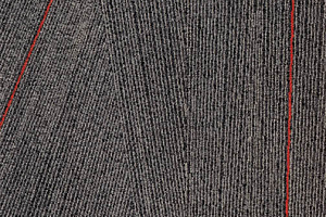 Ковровая плитка Milliken Facet fca 109-79 Anthracite Carmine фото  | FLOORDEALER